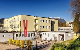 Jugend- Und Familiengaestehaus